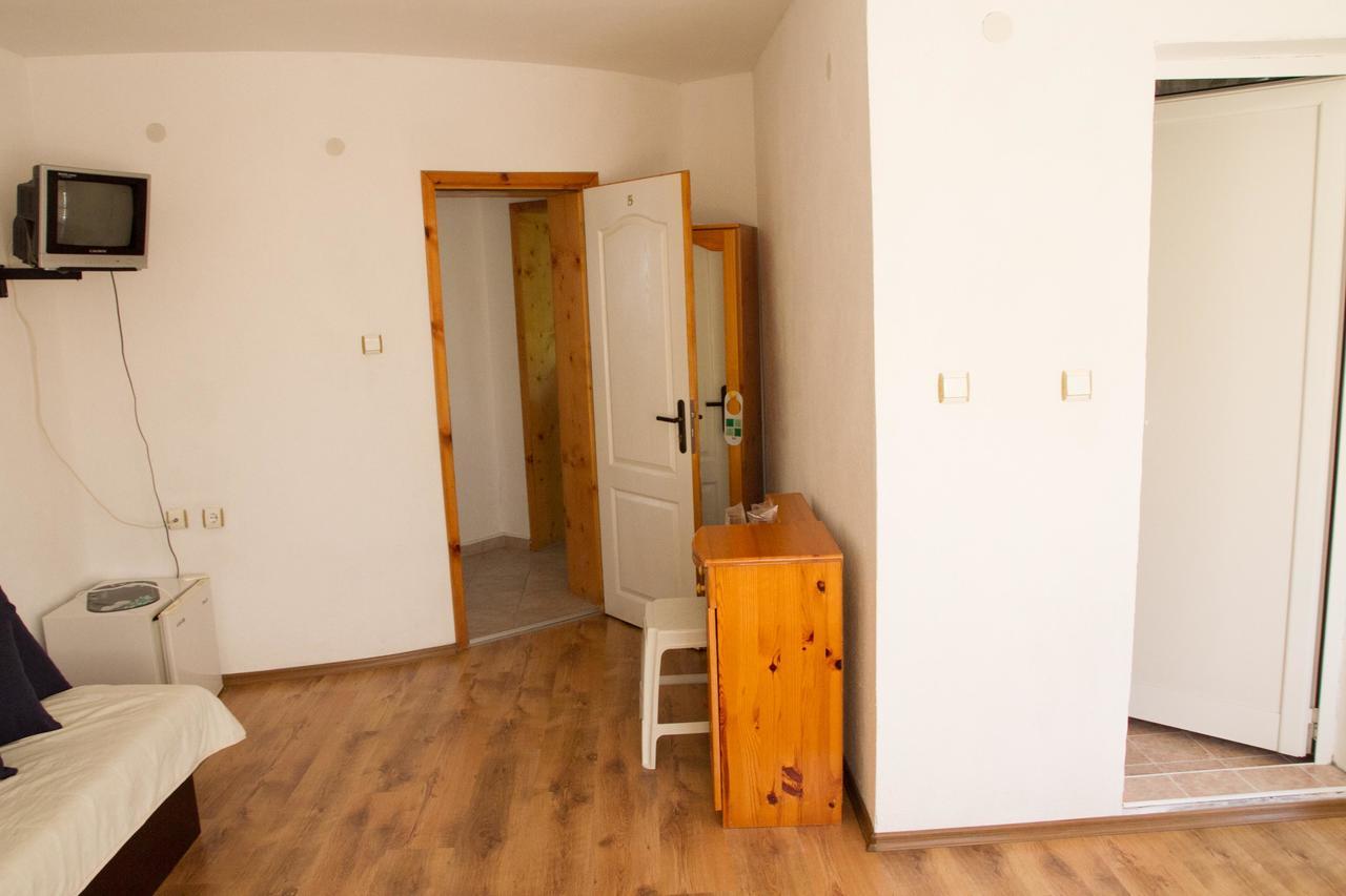 Guest House Sokratovi Obzor Exteriör bild